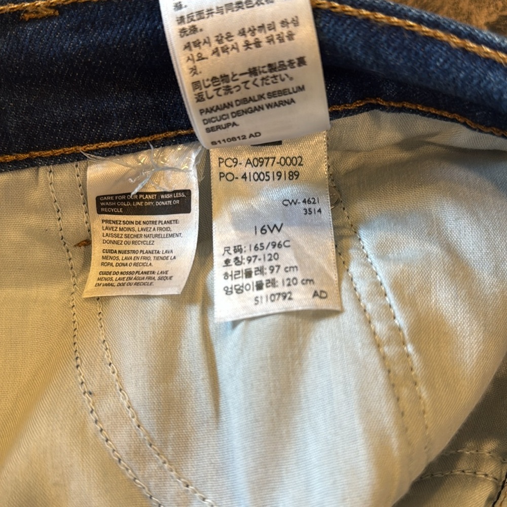 Levi’s Wedgie Straight Fit Jeans Size 16W - Picture 8 of 8